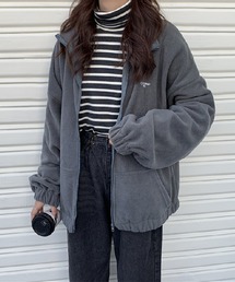 SHEPP(シープ)のフリースボア ワンポイント刺繍 スタンドネックジップアップジャケット(ブルゾン)