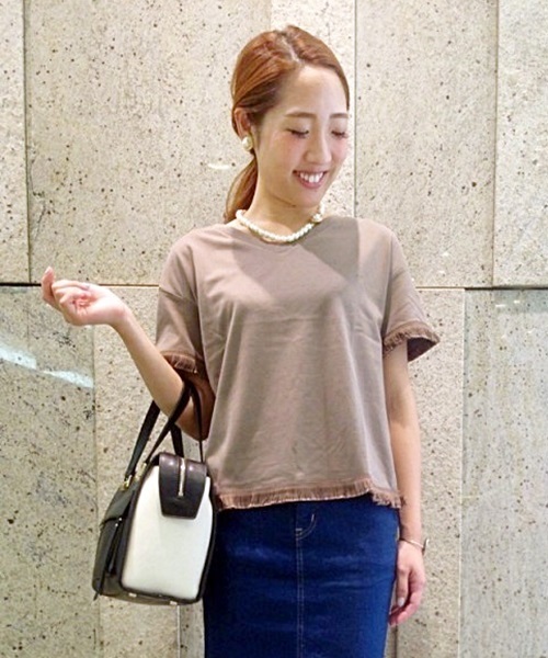 La TOTALITE(ラトータリテ)の「フリンジVネックカットソー◆(Tシャツ/カットソー・レディース・ホワイト/グレー/カーキ・FREE)」の3枚目の写真