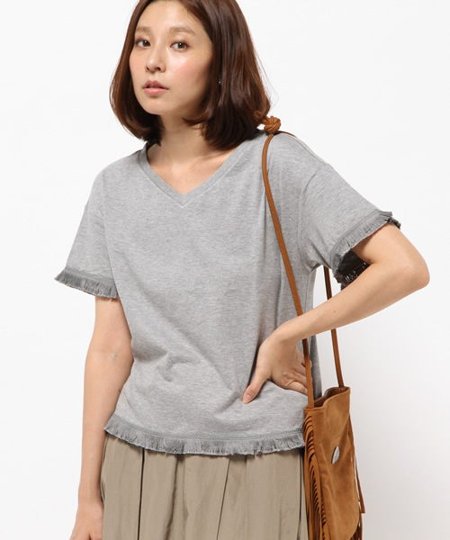 La TOTALITE(ラトータリテ)の「フリンジVネックカットソー◆(Tシャツ/カットソー・レディース・ホワイト/グレー/カーキ・FREE)」の2枚目の写真