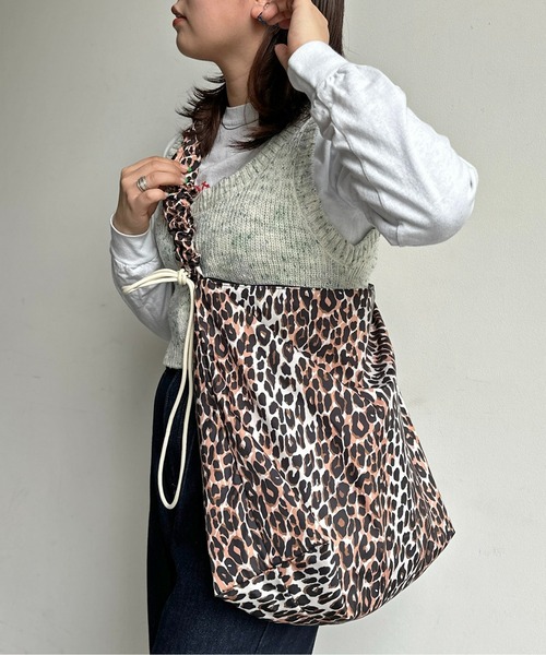 CPCM（シーピーシーエム）の「ハンドルギャザーナイロンショルダー（ショルダーバッグ・レディース・ブラック/アイボリー/ブラウン・FREE）」の6枚目の写真