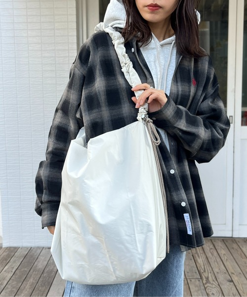 CPCM（シーピーシーエム）の「ハンドルギャザーナイロンショルダー（ショルダーバッグ・レディース・ブラック/アイボリー/ブラウン・FREE）」の13枚目の写真