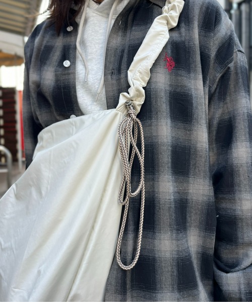 CPCM（シーピーシーエム）の「ハンドルギャザーナイロンショルダー（ショルダーバッグ・レディース・ブラック/アイボリー/ブラウン・FREE）」の10枚目の写真