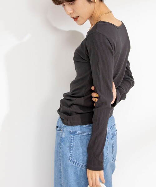 Rie Miller（リエミラー）の「ランダムテレコ長袖Tシャツ（Tシャツ/カットソー・レディース・オフホワイト/チャコールグレー/クリーム・38）」の19枚目の写真