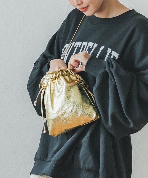 coca(coca)(コカ)の「【WEB限定セール】メタリック巾着チェーンバック(ショルダーバッグ・レディース・シルバー/ゴールド・ONE SIZE)」の1枚目の写真