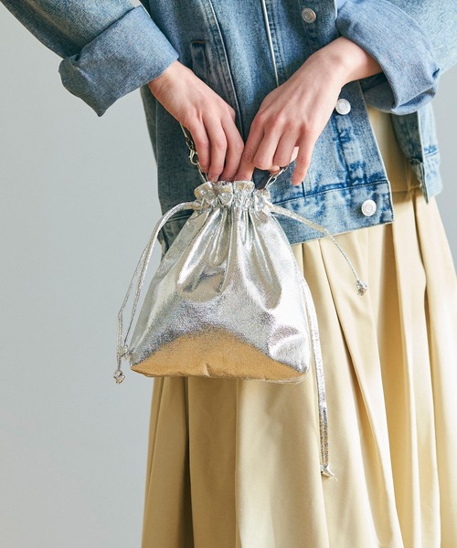 coca(coca)(コカ)の「【WEB限定セール】メタリック巾着チェーンバック(ショルダーバッグ・レディース・シルバー/ゴールド・ONE SIZE)」の9枚目の写真