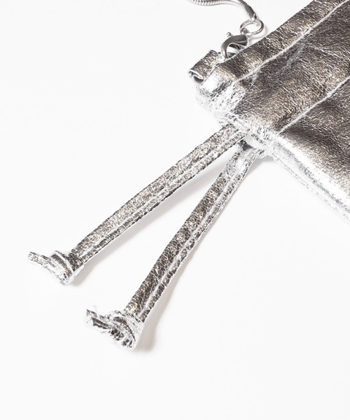 coca(coca)(コカ)の「【WEB限定セール】メタリック巾着チェーンバック(ショルダーバッグ・レディース・シルバー/ゴールド・ONE SIZE)」の4枚目の写真