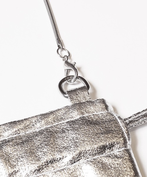 coca(coca)(コカ)の「【WEB限定セール】メタリック巾着チェーンバック(ショルダーバッグ・レディース・シルバー/ゴールド・ONE SIZE)」の3枚目の写真