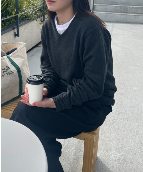 BROKEN BASE（ブロークンベース）の「刺繍入り7GVネックニット（ニット/セーター・メンズ・チャコールグレー/ネイビー・LARGE/MEDIUM）」の2枚目の写真