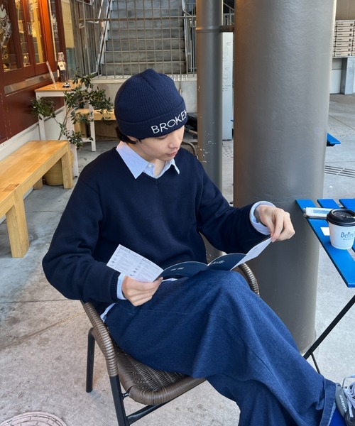 BROKEN BASE（ブロークンベース）の「刺繍入り7GVネックニット（ニット