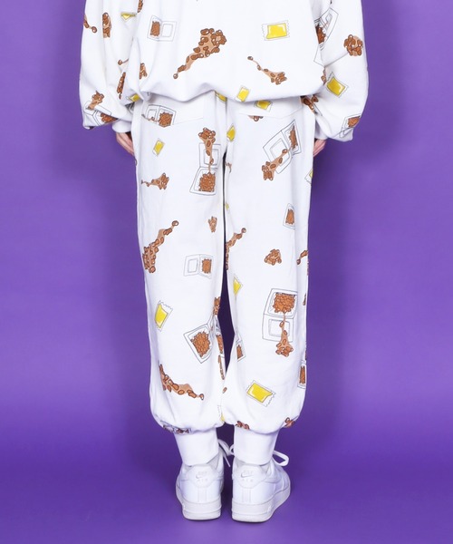 PUNYUS（プニュズ）の「フード総柄スウェットパンツ(ONIGIRI・YAKINIKU・NATTO）（スウェットパンツ・レディース・ブラウン/レッド/ブラック・4/3/2/1）」の7枚目の写真