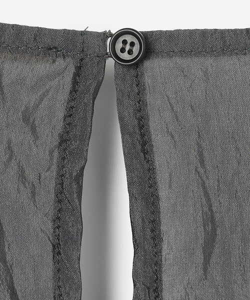 apuntob（アプントビー）の「apuntob | シルク ノースリーブプルオーバー WOMEN（シャツ/ブラウス・レディース・グレー・S）」の6枚目の写真