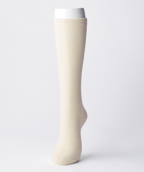 GUNZE(グンゼ)の「UCHI-COLLE/ウチコレ 着圧ハイソックス ふわとろ素材 ひざ下丈(ソックス/靴下・レディース・イエロー系その他/チャコールグレー・23-25)」の4枚目の写真