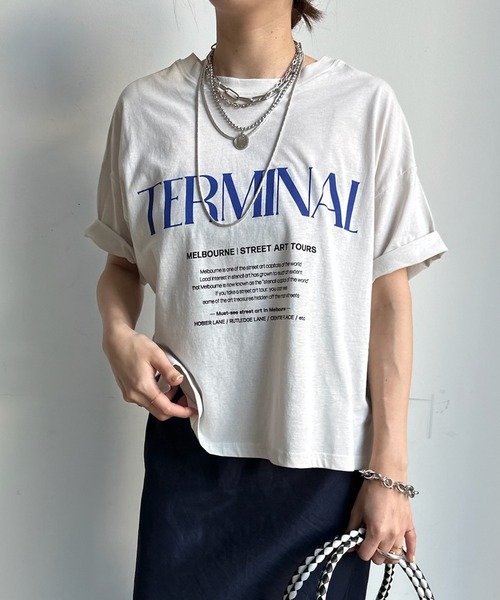 DouDou(ドゥドゥ)の「【WEB限定】TERMINALロゴTEE(Tシャツ/カットソー・レディース・チャコールグレー/グレー/ホワイト系その他・FREE)」の2枚目の写真