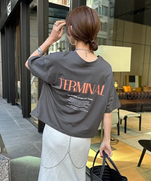 DouDou(ドゥドゥ)の「【WEB限定】TERMINALロゴTEE(Tシャツ/カットソー・レディース・チャコールグレー/グレー/ホワイト系その他・FREE)」の3枚目の写真