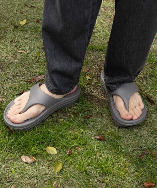 niko and...（ニコアンド）の「ボリュームトングサンダル（サンダル・メンズ・オフホワイト/グレー/ブラック・MEDIUM/LARGE）」の18枚目の写真