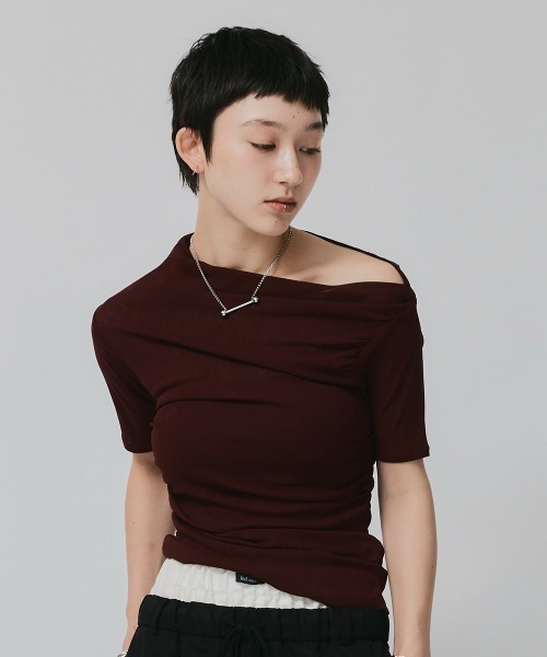 led.tokyo（レッドトウキョウ）の「【led.tokyo】オフショルダートップス（Tシャツ/カットソー・レディース・ブルー/バーガンディー/ブラック・FREE）」の3枚目の写真