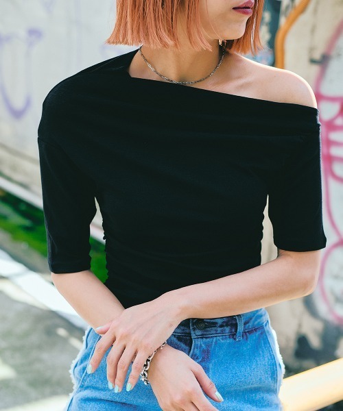 led.tokyo（レッドトウキョウ）の「【led.tokyo】オフショルダートップス（Tシャツ/カットソー・レディース・ブルー/バーガンディー/ブラック・FREE）」の8枚目の写真