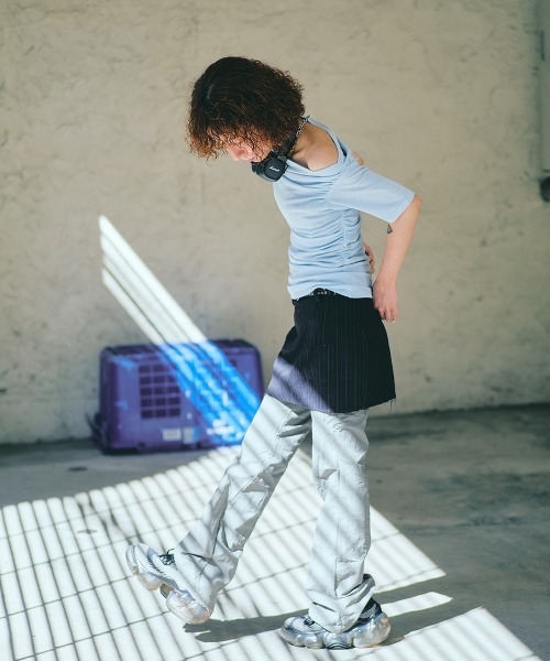 led.tokyo（レッドトウキョウ）の「【led.tokyo】オフショルダートップス（Tシャツ/カットソー・レディース・ブルー/バーガンディー/ブラック・FREE）」の18枚目の写真
