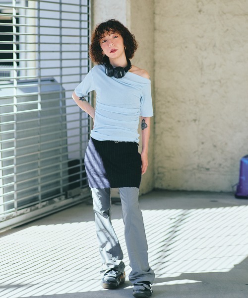 led.tokyo（レッドトウキョウ）の「【led.tokyo】オフショルダートップス（Tシャツ/カットソー・レディース・ブルー/バーガンディー/ブラック・FREE）」の17枚目の写真
