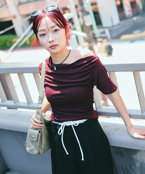 led.tokyo（レッドトウキョウ）の「【led.tokyo】オフショルダートップス（Tシャツ/カットソー・レディース・ブルー/バーガンディー/ブラック・FREE）」の19枚目の写真
