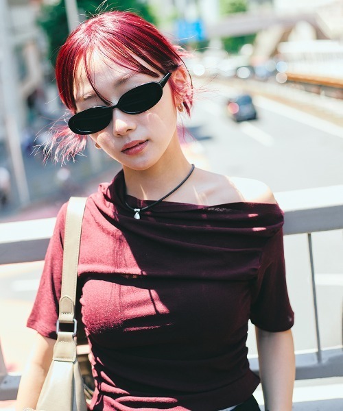 led.tokyo（レッドトウキョウ）の「【led.tokyo】オフショルダートップス（Tシャツ/カットソー・レディース・ブルー/バーガンディー/ブラック・FREE）」の20枚目の写真
