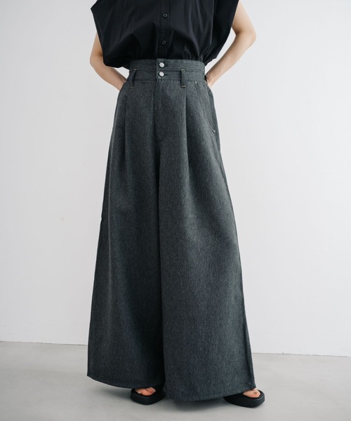 refinedworks（リファインドワークス）の「【refinedworks】デニム見えするボリュームハイウエストバギーパンツ！（デニムパンツ・レディース・ネイビー/ブラック・FREE）」の2枚目の写真