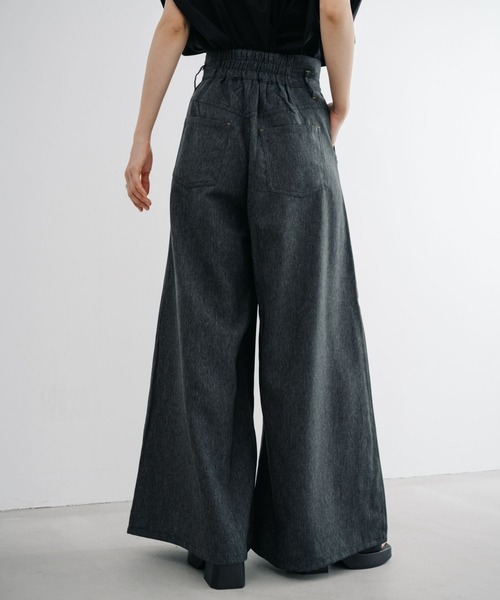 refinedworks（リファインドワークス）の「【refinedworks】デニム見えするボリュームハイウエストバギーパンツ！（デニムパンツ・レディース・ネイビー/ブラック・FREE）」の6枚目の写真