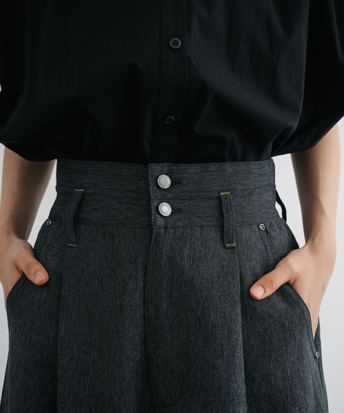 refinedworks（リファインドワークス）の「【refinedworks】デニム見えするボリュームハイウエストバギーパンツ！（デニムパンツ・レディース・ネイビー/ブラック・FREE）」の5枚目の写真