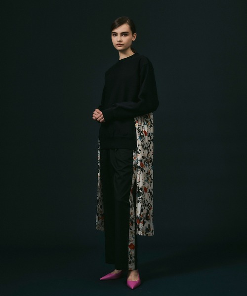 NOISE MAKER(ノイズメーカー)の「ボタニカル柄プリーツ切替スウェット(スウェット・レディース・ネイビー/ブラック・38/36)」の10枚目の写真