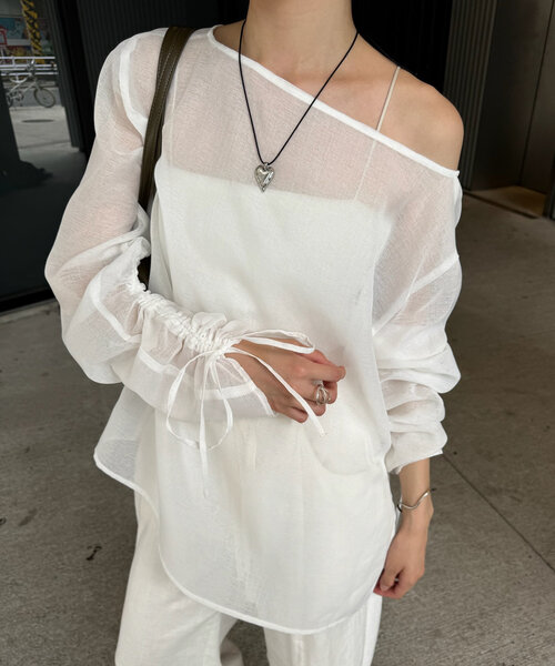 mystic（ミスティック）の「シアー袖ドロストプルオーバー（シャツ/ブラウス・レディース・カーキ/ブラック/ブルー/オフホワイト・FREE）」の2枚目の写真