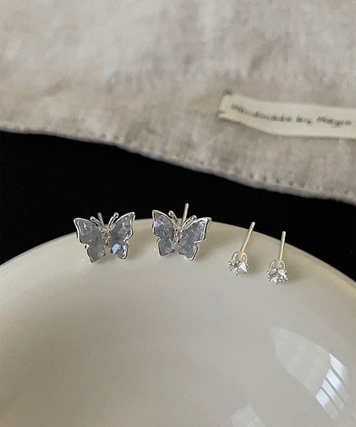 VIBGYOR Women（ヴィブジョー　ウィメン）の「【float】バタフライ モチーフ ピアス【2ペアセット】（ピアス（両耳用）・レディース・シルバー・FREE）」の2枚目の写真