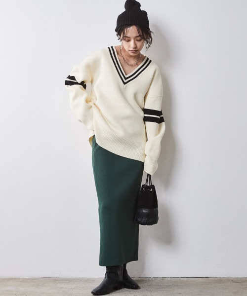 CHIC STYLE（シックスタイル）の「袖ラインVネックニットプルオーバー ＜大きいサイズ有＞シックスタイル（ニット/セーター・レディース・ブラック/アイボリー・5L/4L/3L/LL/L/M）」の12枚目の写真