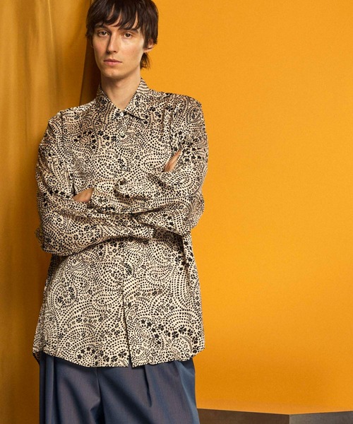 MAISON SPECIAL（メゾンスペシャル）の「《UNISEX》【Italian Dead Stock Fabric】Prime-Over Regular Collar Shirt/プライムオーバーレギュラーカラーシャツ 【MAISON SPECIAL/メゾンスペシャル】（シャツ/ブラウス・メンズ・チャコールグレー/ブラック/ネイビー/ブラウン/オフホワイト/ピンク/オレンジ/ブルー/グリーン/ライトグリーン/ピンクベージュ/ダークブラック/ベージュ・1/2）」の2枚目の写真