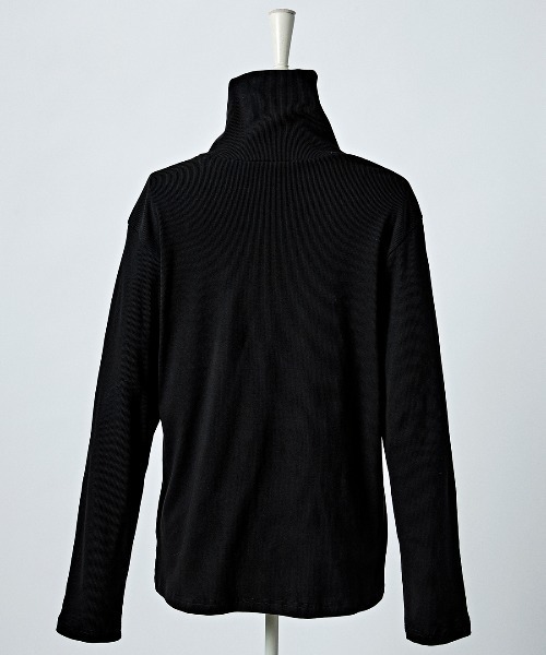 AVENCHUMU(アバンチュウム)の「Studs logo high neck tops(Tシャツ/カットソー・レディース・ブラック/ピンク/ベビーピンク・FREE)」の8枚目の写真