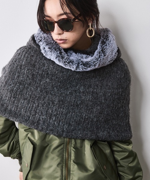 CHIC STYLE(シックスタイル)の「フェイクファー付マントニット <大きいサイズ有>シックスタイル (ニット/セーター・レディース・グレー/モカ・3L/LL/L/M/5L/4L)」の1枚目の写真