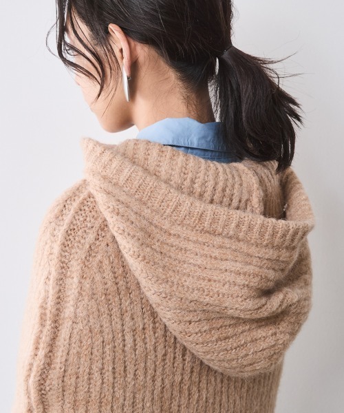 CHIC STYLE(シックスタイル)の「フェイクファー付マントニット <大きいサイズ有>シックスタイル (ニット/セーター・レディース・グレー/モカ・3L/LL/L/M/5L/4L)」の7枚目の写真