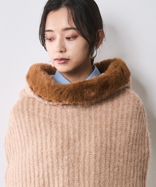 CHIC STYLE(シックスタイル)の「フェイクファー付マントニット <大きいサイズ有>シックスタイル (ニット/セーター・レディース・グレー/モカ・3L/LL/L/M/5L/4L)」の9枚目の写真