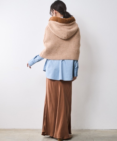 CHIC STYLE(シックスタイル)の「フェイクファー付マントニット <大きいサイズ有>シックスタイル (ニット/セーター・レディース・グレー/モカ・3L/LL/L/M/5L/4L)」の20枚目の写真