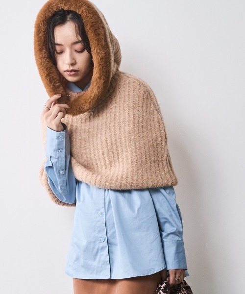 CHIC STYLE(シックスタイル)の「フェイクファー付マントニット <大きいサイズ有>シックスタイル (ニット/セーター・レディース・グレー/モカ・3L/LL/L/M/5L/4L)」の3枚目の写真