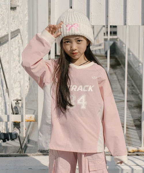 URBAN CHERRY（アーバンチェリー）の「【U.TRACK】ナンバリングレーシング切り替えプルオーバー（その他トップス・キッズ・ピンク/ブルー/ブラック・110cm/140cm/130cm/120cm/150cm）」の3枚目の写真