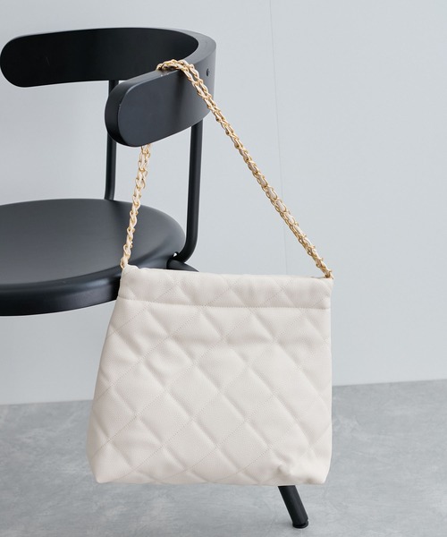 VIS（ビス）の「キルティングチェーンホーボーバッグ（ショルダーバッグ・レディース・ダークブラウン/キナリ/ブラック・FREE）」の2枚目の写真