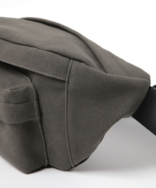 GLOBAL WORK（グローバルワーク）の「フェイクスウェードボディバッグ/152820（ボディバッグ/ウエストポーチ・メンズ・ブラック/グレー/ベージュ・FREE）」の10枚目の写真
