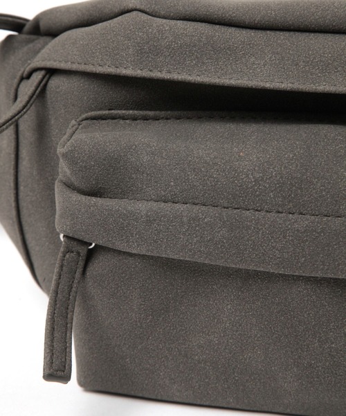 GLOBAL WORK（グローバルワーク）の「フェイクスウェードボディバッグ/152820（ボディバッグ/ウエストポーチ・メンズ・ブラック/グレー/ベージュ・FREE）」の11枚目の写真