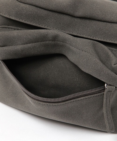 GLOBAL WORK（グローバルワーク）の「フェイクスウェードボディバッグ/152820（ボディバッグ/ウエストポーチ・メンズ・ブラック/グレー/ベージュ・FREE）」の12枚目の写真