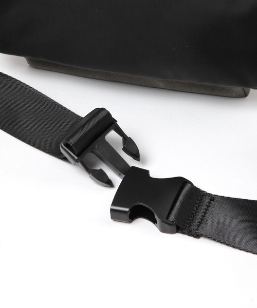 GLOBAL WORK（グローバルワーク）の「フェイクスウェードボディバッグ/152820（ボディバッグ/ウエストポーチ・メンズ・ブラック/グレー/ベージュ・FREE）」の16枚目の写真