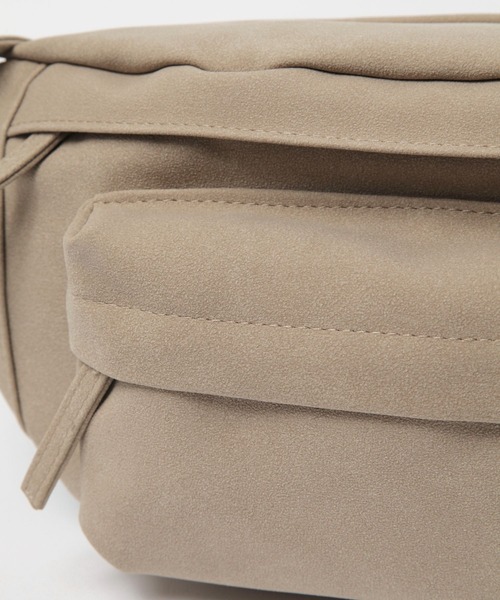 GLOBAL WORK（グローバルワーク）の「フェイクスウェードボディバッグ/152820（ボディバッグ/ウエストポーチ・メンズ・ブラック/グレー/ベージュ・FREE）」の18枚目の写真