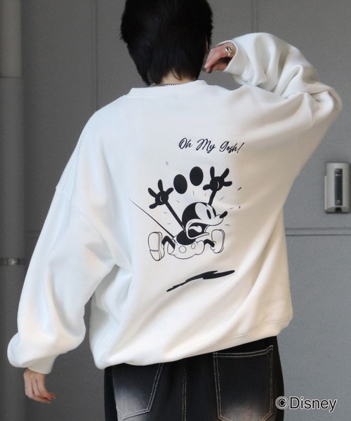 Disney（ディズニー）の「ディズニーシリーズ ワンポイント刺繍 / バックプリント ビッグシルエットプルオーバー クルースウェット ユニセックス（スウェット・メンズ・アッシュグレー/ブルー系その他2/ライトグレー系/ホワイト系その他/ブラック系その他2/ブラック/ライトグレー系4/ブラック系その他4/ホワイト系その他3/ホワイト系その他4/ライトグレー系3/ブラック系その他3/ホワイト系その他2/ブラック系その他/チャコールグレー/ブルー系その他4/ブルー系その他3/グレー系その他5/ブラック系その他6/グリーン系その他5/ホワイト系その他6/レッド系その他6/ブラック系その他5・L/M）」の2枚目の写真