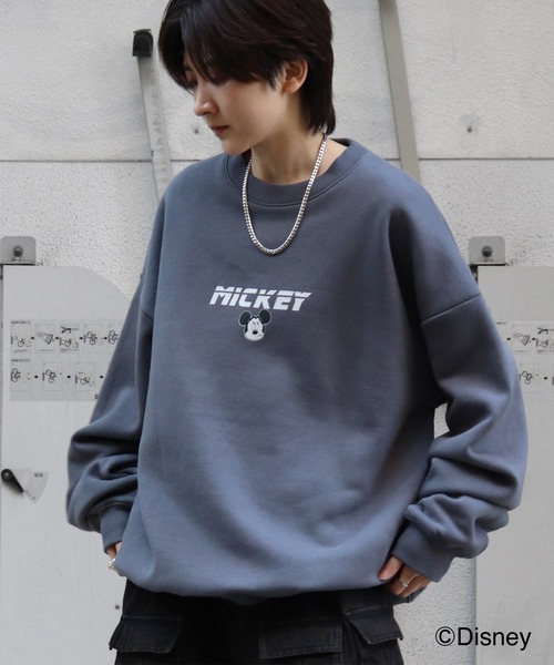 Disney（ディズニー）の「ディズニーシリーズ ワンポイント刺繍 / バックプリント ビッグシルエットプルオーバー クルースウェット ユニセックス（スウェット・メンズ・アッシュグレー/ブルー系その他2/ライトグレー系/ホワイト系その他/ブラック系その他2/ブラック/ライトグレー系4/ブラック系その他4/ホワイト系その他3/ホワイト系その他4/ライトグレー系3/ブラック系その他3/ホワイト系その他2/ブラック系その他/チャコールグレー/ブルー系その他4/ブルー系その他3/グレー系その他5/ブラック系その他6/グリーン系その他5/ホワイト系その他6/レッド系その他6/ブラック系その他5・L/M）」の14枚目の写真