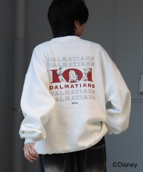 Disney（ディズニー）の「ディズニーシリーズ ワンポイント刺繍 / バックプリント ビッグシルエットプルオーバー クルースウェット ユニセックス（スウェット・メンズ・アッシュグレー/ブルー系その他2/ライトグレー系/ホワイト系その他/ブラック系その他2/ブラック/ライトグレー系4/ブラック系その他4/ホワイト系その他3/ホワイト系その他4/ライトグレー系3/ブラック系その他3/ホワイト系その他2/ブラック系その他/チャコールグレー/ブルー系その他4/ブルー系その他3/グレー系その他5/ブラック系その他6/グリーン系その他5/ホワイト系その他6/レッド系その他6/ブラック系その他5・L/M）」の3枚目の写真