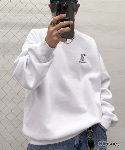 Disney（ディズニー）の「ディズニーシリーズ ワンポイント刺繍 / バックプリント ビッグシルエットプルオーバー クルースウェット ユニセックス（スウェット・メンズ・アッシュグレー/ブルー系その他2/ライトグレー系/ホワイト系その他/ブラック系その他2/ブラック/ライトグレー系4/ブラック系その他4/ホワイト系その他3/ホワイト系その他4/ライトグレー系3/ブラック系その他3/ホワイト系その他2/ブラック系その他/チャコールグレー/ブルー系その他4/ブルー系その他3/グレー系その他5/ブラック系その他6/グリーン系その他5/ホワイト系その他6/レッド系その他6/ブラック系その他5・L/M）」の6枚目の写真